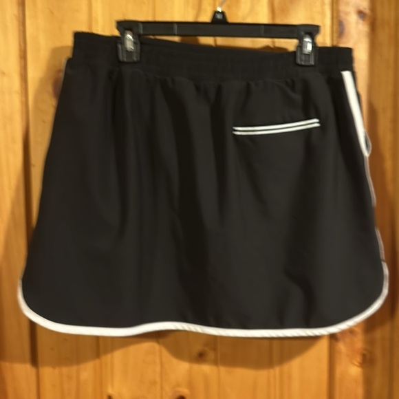 Slazenger Black and White Golf Skorts Athletic Performance - Picture 2 of 5